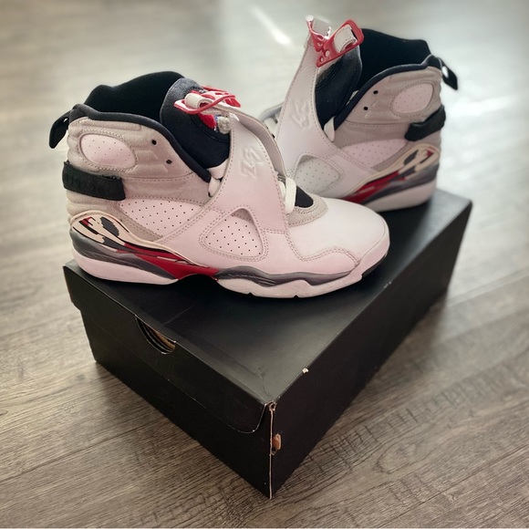 Jordan Retro 8 (GS) 4.5y  White/Red/Gray (bugs bunny) - Picture 5 of 6